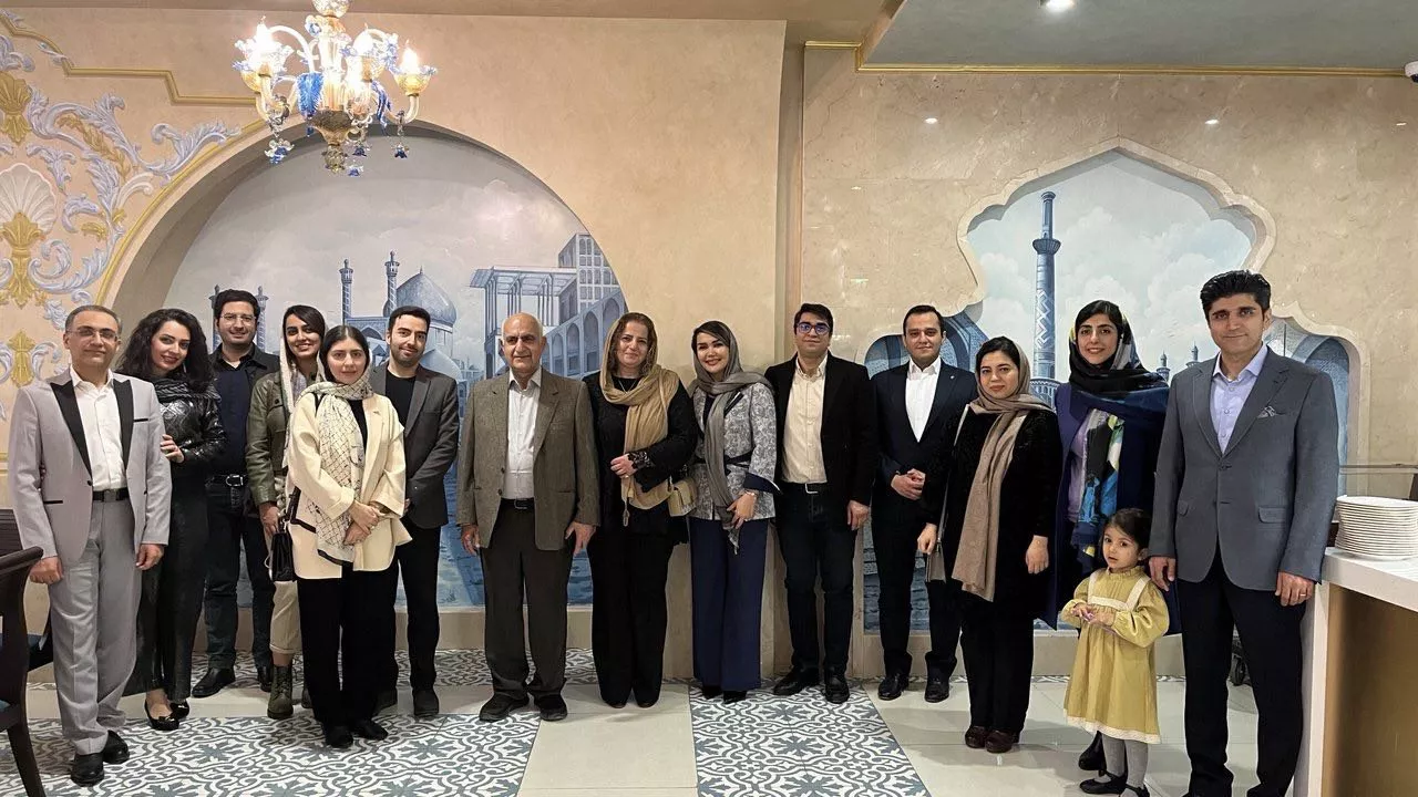 تیم کلینیک لبخند زیبا اصفهان